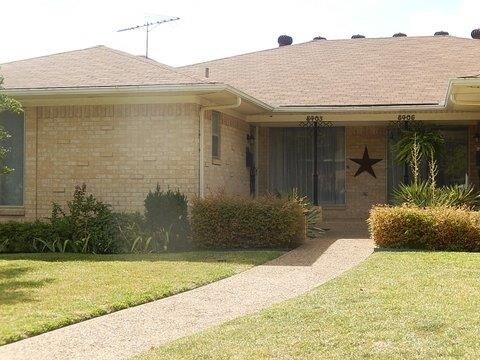 Foto principal - 8403 Lullwater Dr
