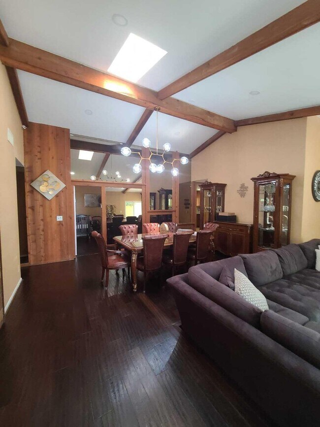 Foto del edificio - 7813 Kenway Pl W