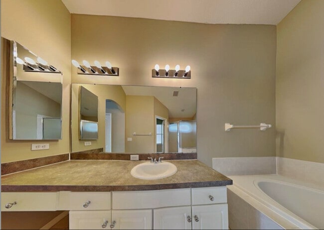 Foto del edificio - 8414 Canterbury Lake Blvd