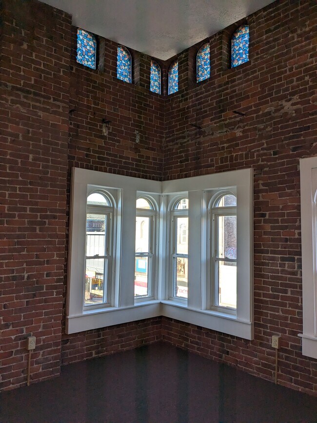 Building Photo - 328 High St