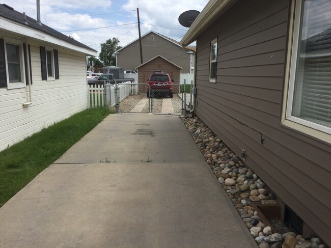 Single car detached garage and Fully fenced back yard with gate - 17 Main St