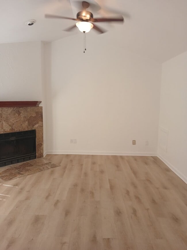 Foto del edificio - 1 Bed 1 Bath Condo in Dallas (All Electric)