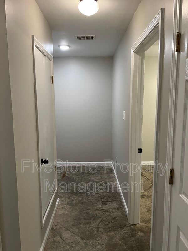 Building Photo - 3805 Lake Park Cove