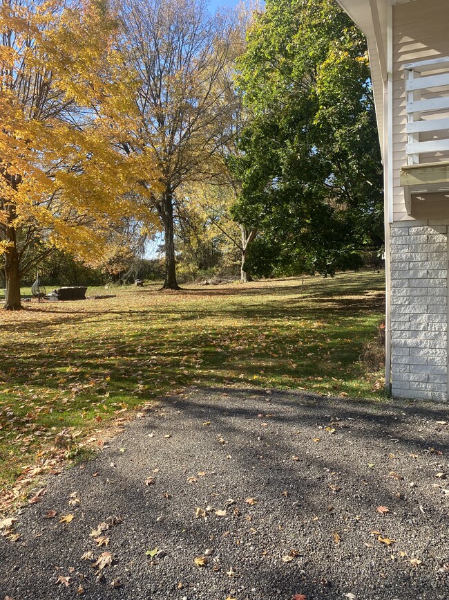 Patio lateral - 4472 King Arthur Dr