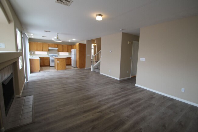 Building Photo - BEAUTIFUL 2 STORY SINGLE FAMILY HOME LOCAT...