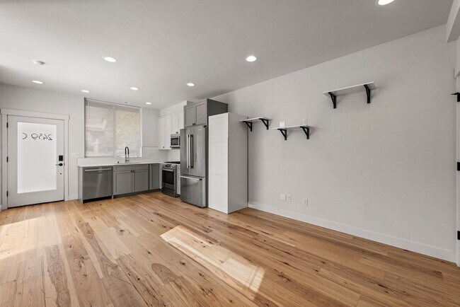 Foto del edificio - Luxury 2 Bed | 2 Bath Ballard Townhome with Private Rooftop Deck