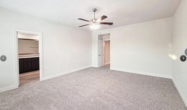Building Photo - 3 br, 2.5 bath Townhome - 5540 Kilmer Drive