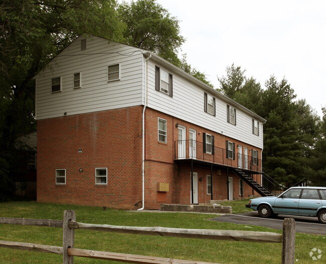 Avendale Townhomes Apartments in Roanoke, VA