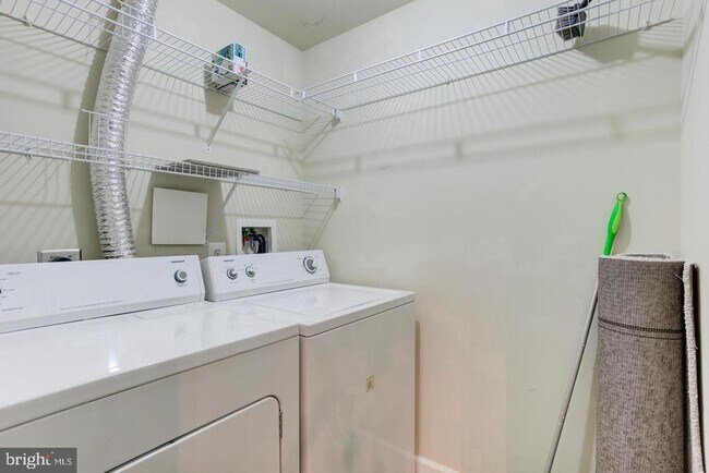 Foto del edificio - 115 Rosebrook Ct NW