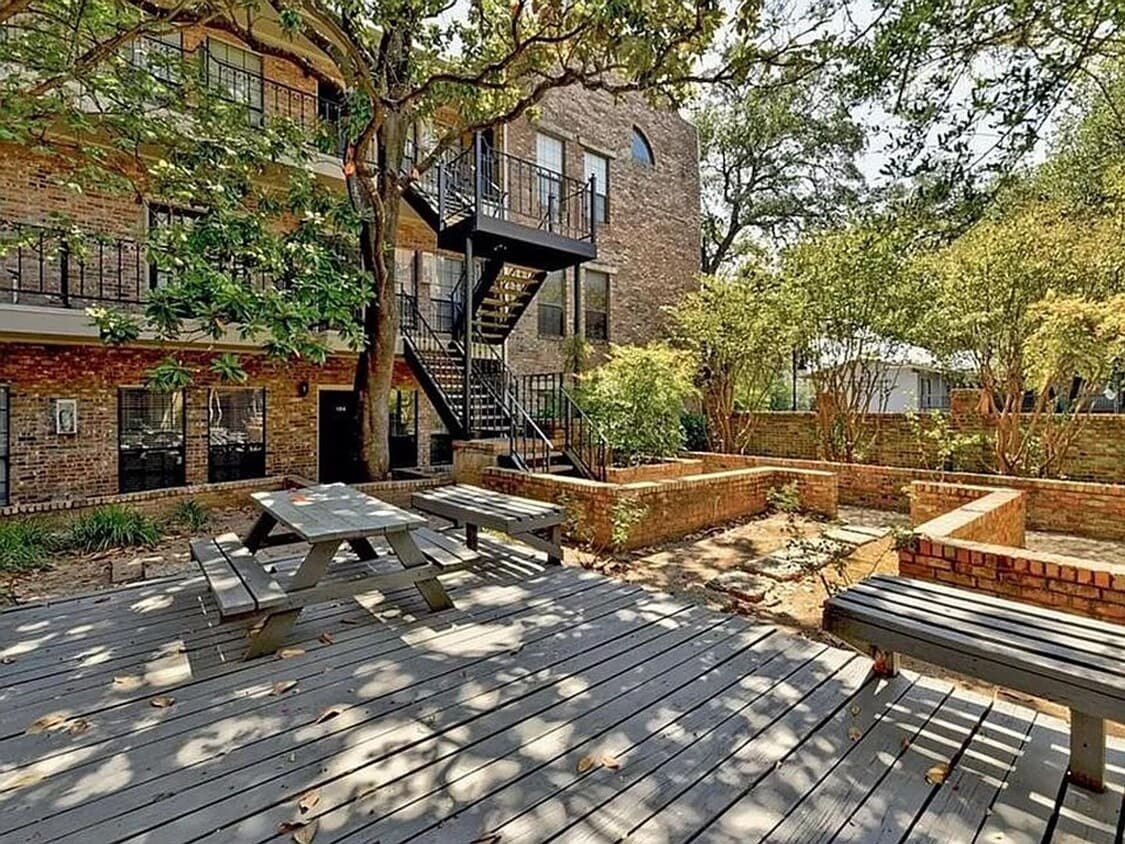 Building Photo - 2/2 Condo Near UT!