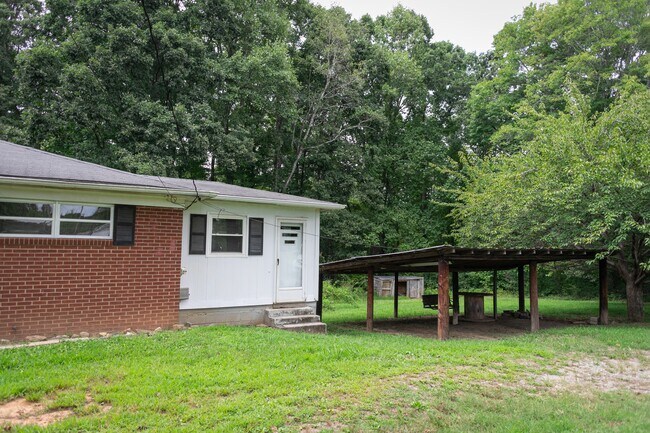 Building Photo - 3600 Jamestown Rd