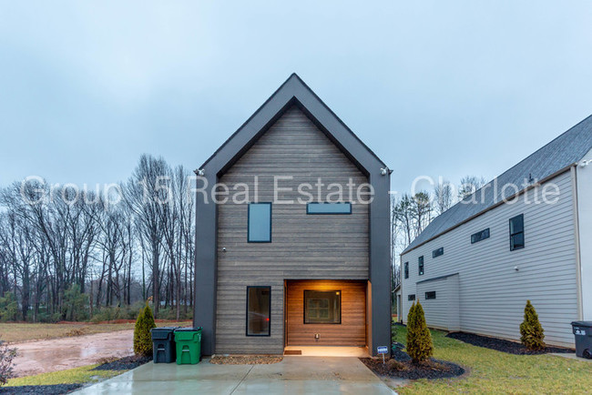Building Photo - 4131 Merlane Dr