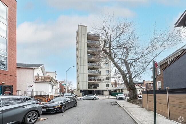 Building Photo - 52 Brighton 1St Pl