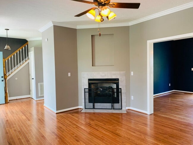 Building Photo - 3 Bedroom 2.5 Half Bath House