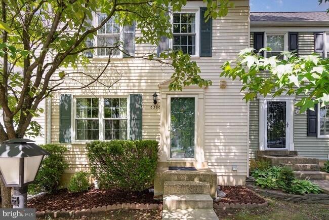 Foto del edificio - 6580 Lochleigh Ct
