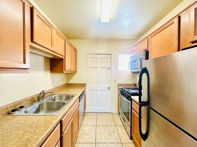 Building Photo - $500 Move In Special! 2 Bedroom Location i...