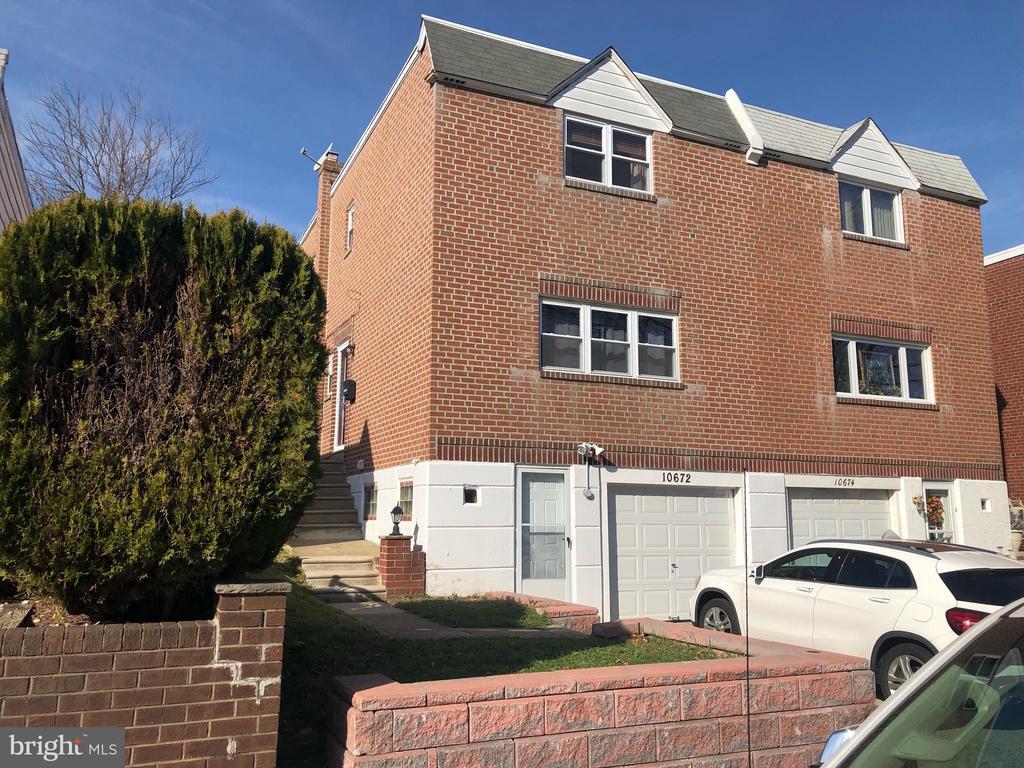 Foto principal - 10672 Halstead St