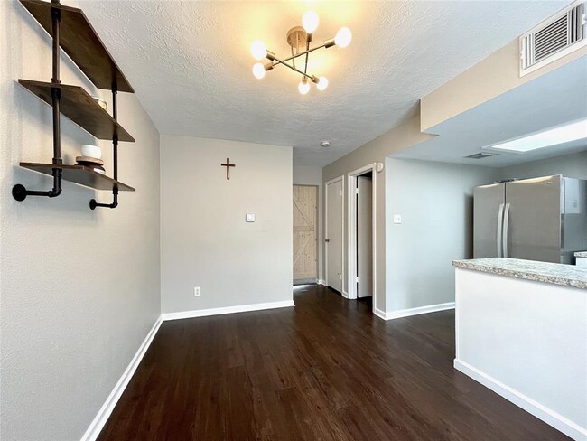 Building Photo - 11525 Beechnut St
