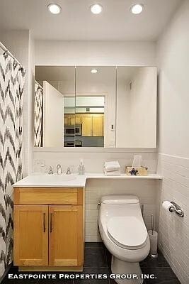 Building Photo - 516 W 47th St