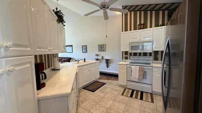 Foto del edificio - 6632 Pineview Terrace