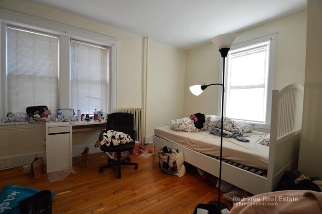 Building Photo - 62 Egmont St