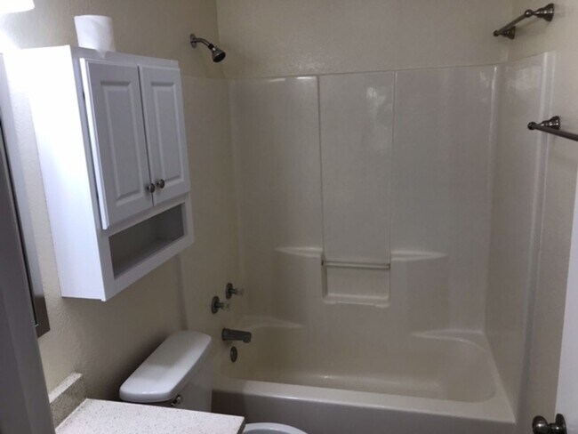 Foto del edificio - $1195 -Charming duplex in Pilot Point