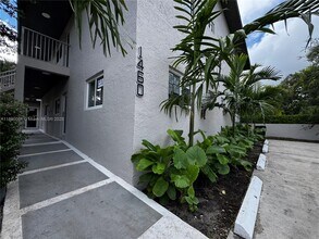 Building Photo - 1460 SW 24th Ct