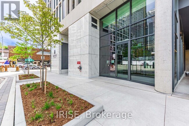 Building Photo - 1-401 Hillsdale Ave W