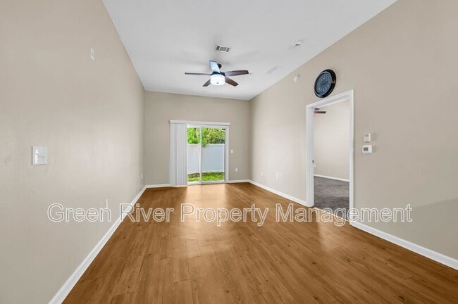 Foto del edificio - 7920 Merrill Rd