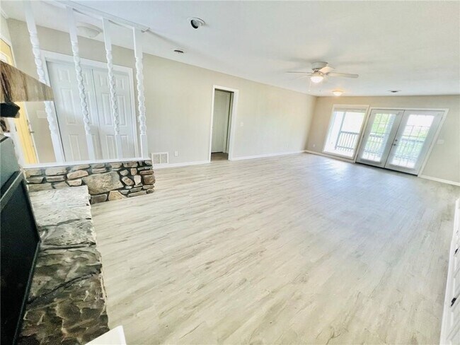 Building Photo - 14800 Dutchmans Drive