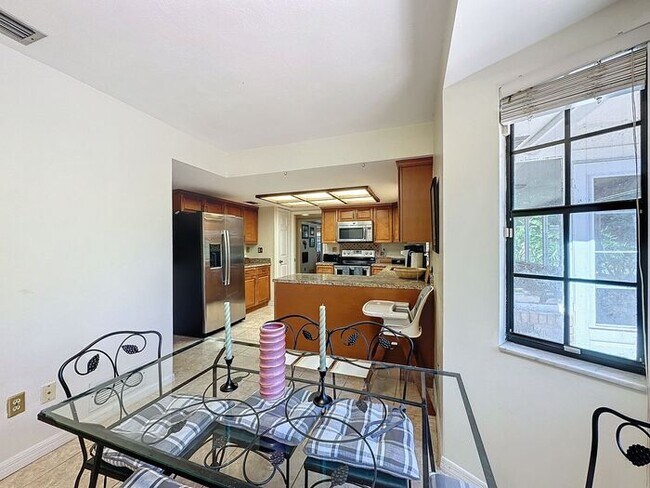 Building Photo - Lovely Kings Row Home