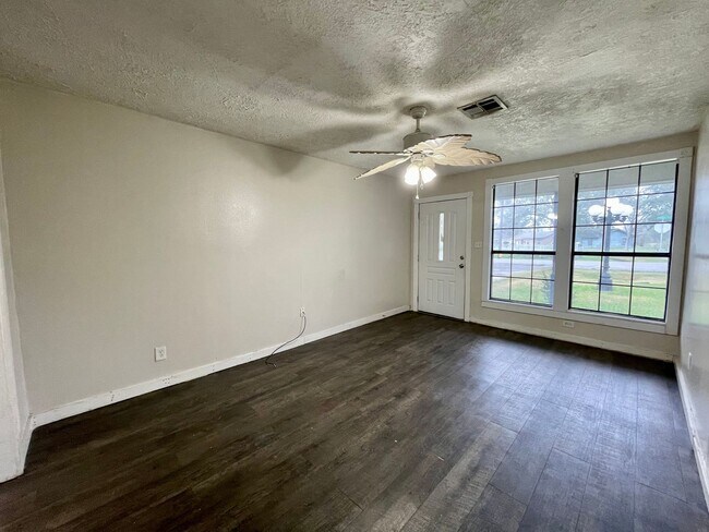Foto del edificio - 2450 S 8th St