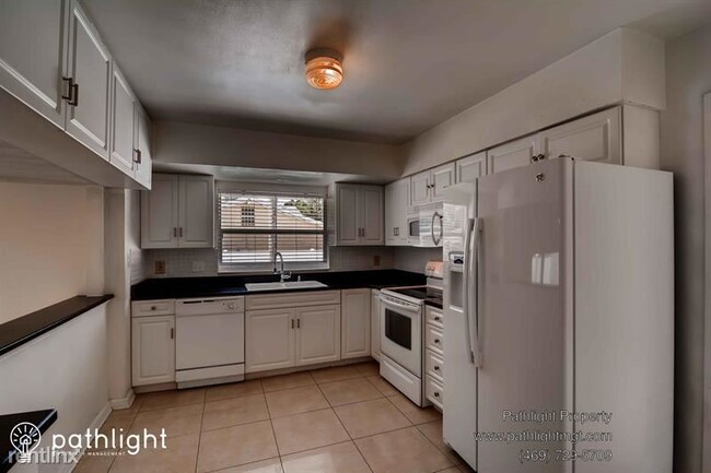 Building Photo - 4 br, 2 bath House - 7302 Barry Road UNIT