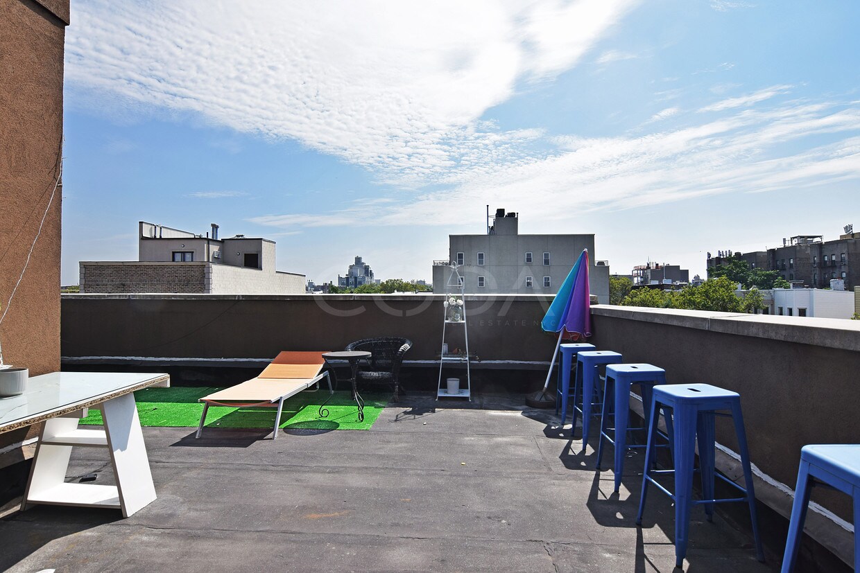 Foto principal - 601 Lorimer St