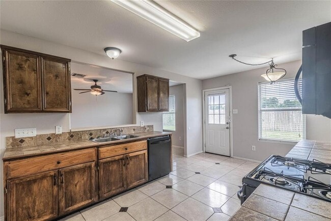 Foto del edificio - 3918 Ridge Canyon Rd