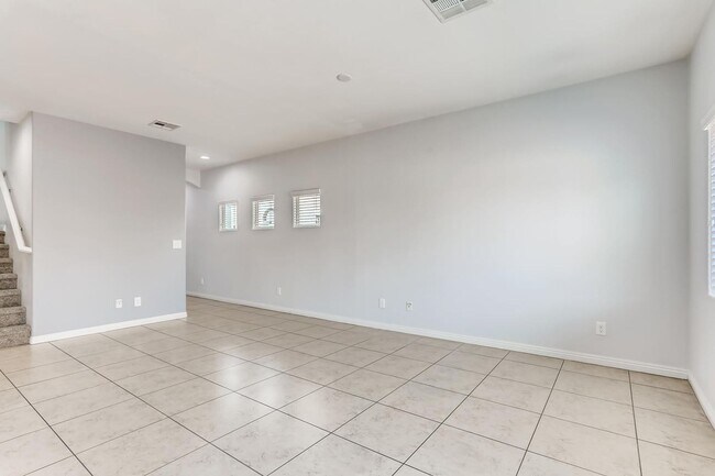 Building Photo - LOVELY 2 story home with 2 car garage! Ready for immediate move in!!