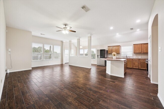 Foto del edificio - 7709 Lakeside Manor Ln