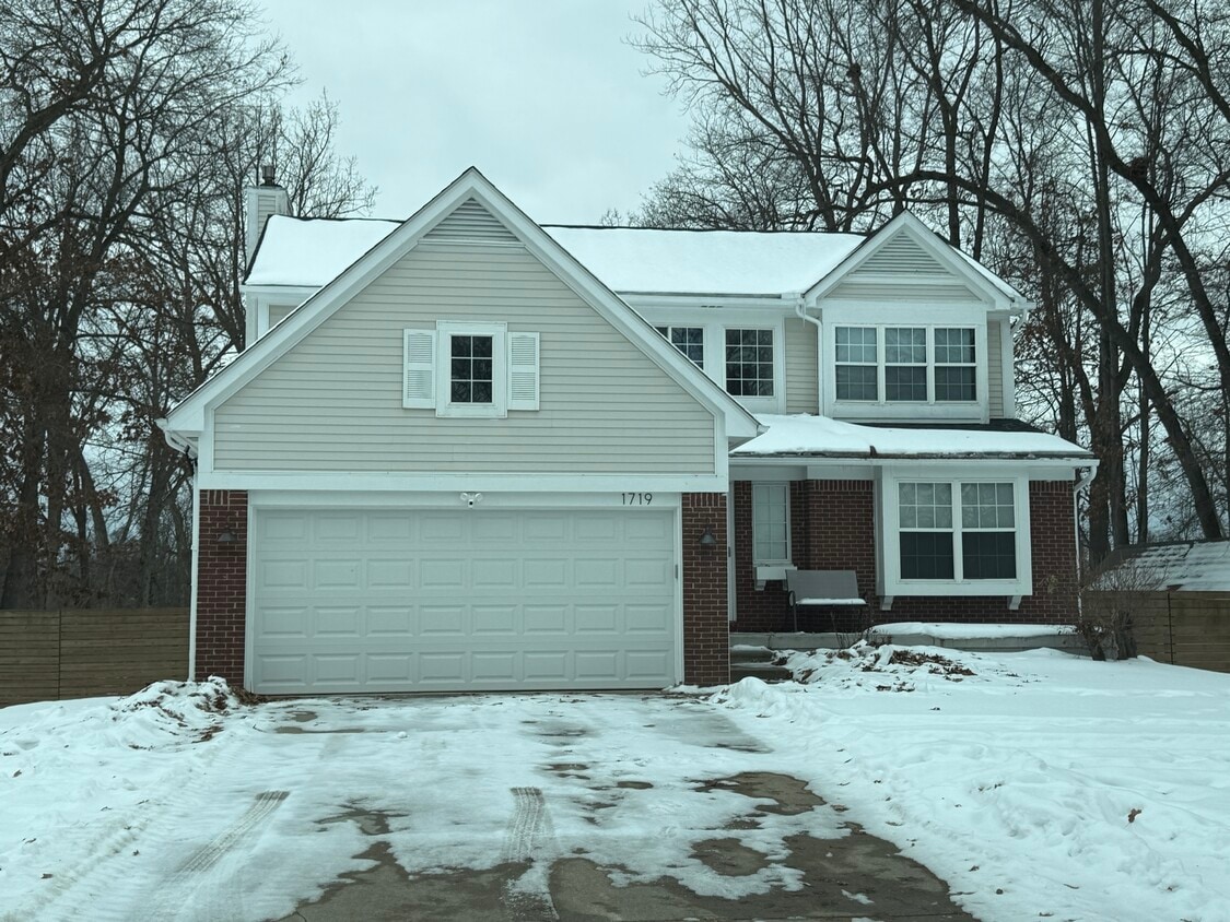 Photo - 1719 Charms Rd (Wixom, MI)