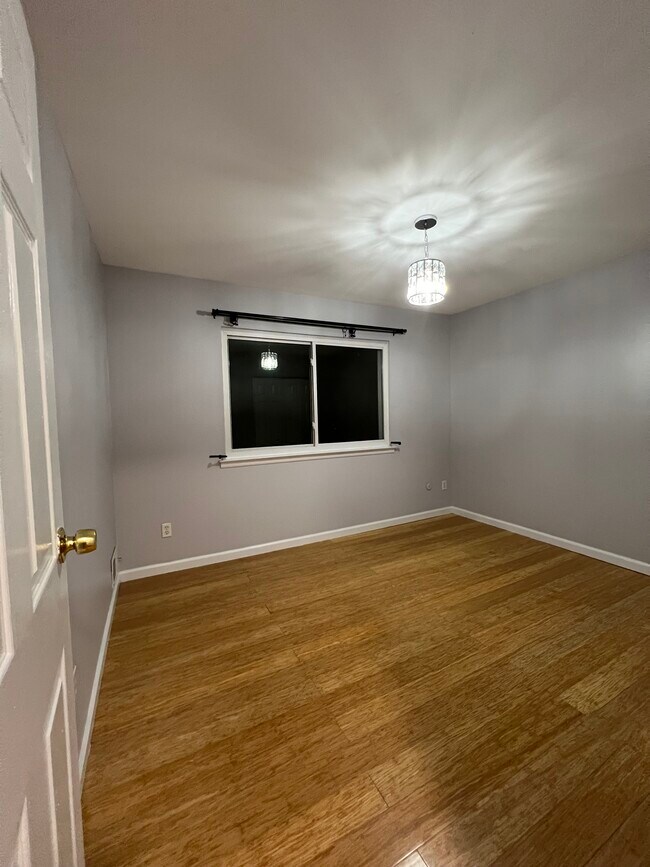 Building Photo - 2018 Beech Ln