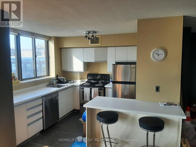 Building Photo - 250 Queens Quay W