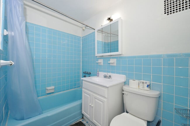 Building Photo - 442 E 78th St