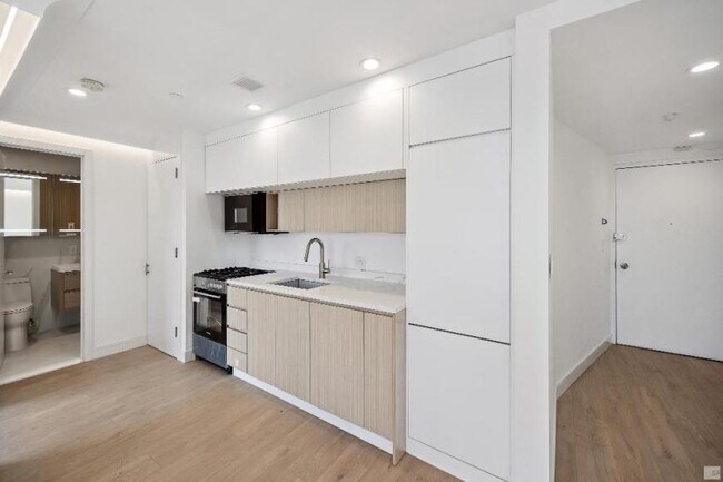 Foto del edificio - 1 bedroom in Brooklyn NY 11222