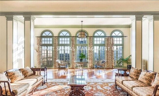 Foto del edificio - 315 W 3rd St