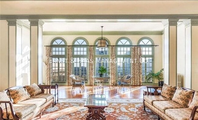 Building Photo - 315 W 3rd St