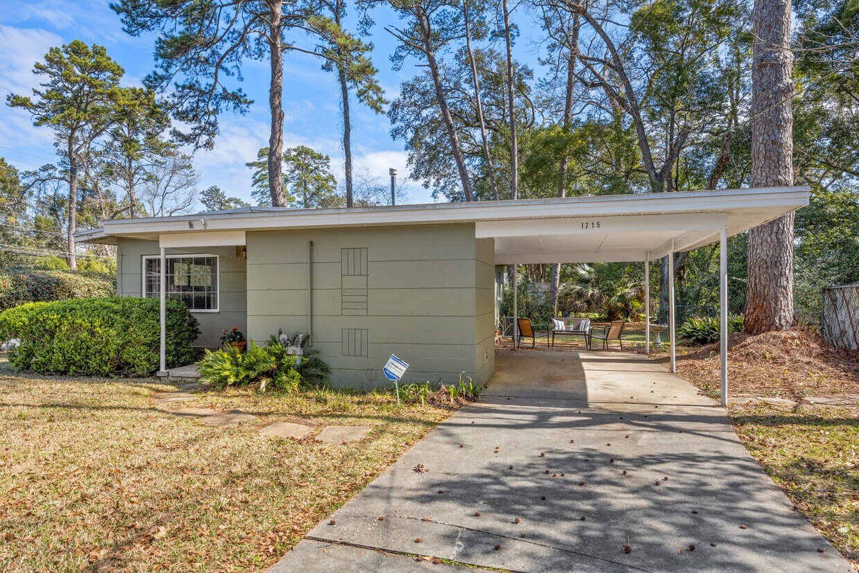 Primary Photo - 1715 Hall Dr