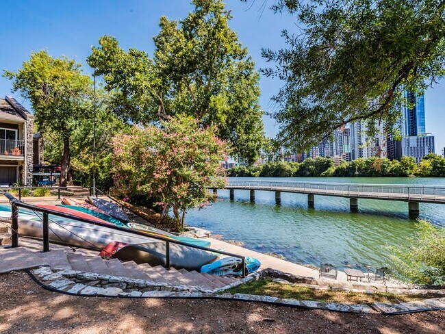 Foto del edificio - 500 E Riverside Dr