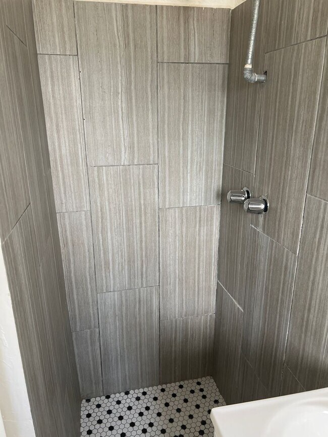 Building Photo - 2309 S 4th Ave