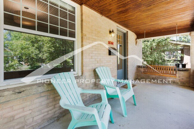 Foto del edificio - Beautiful Bungalow in Desirable Neighborhood!