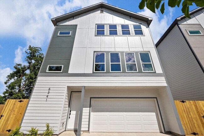 Foto del edificio - 6343 W Montgomery Rd