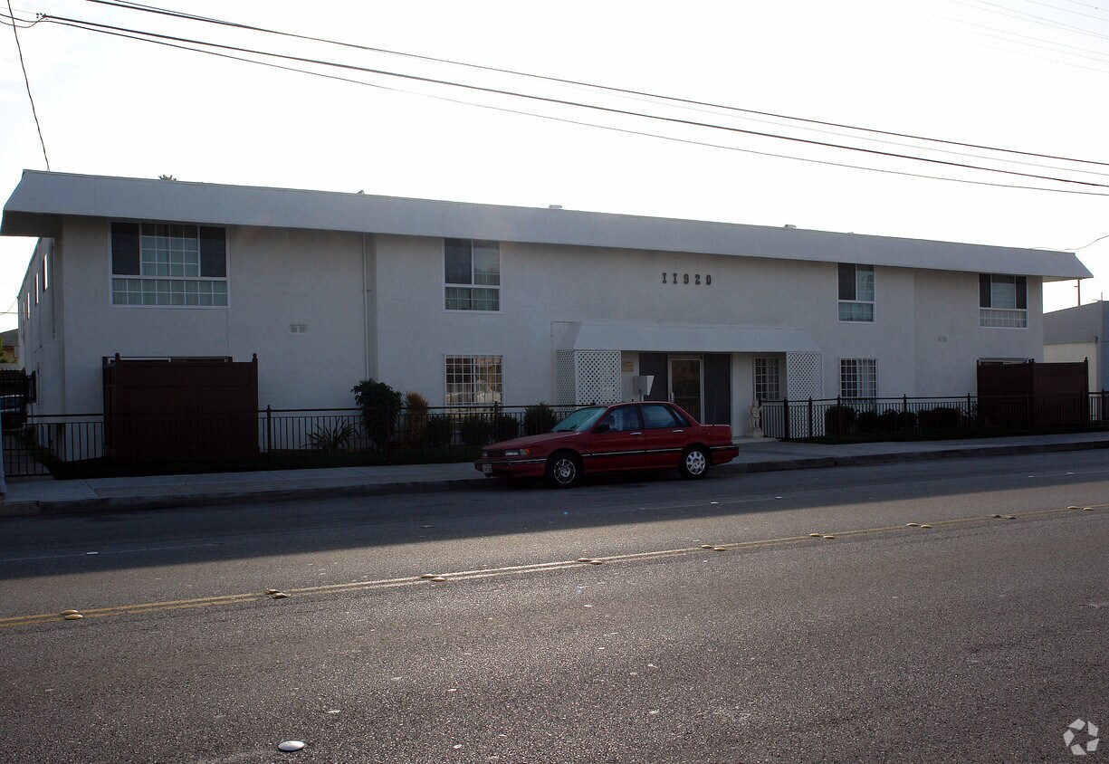 11920 Inglewood, ¡alejado - 11920 Inglewood Ave